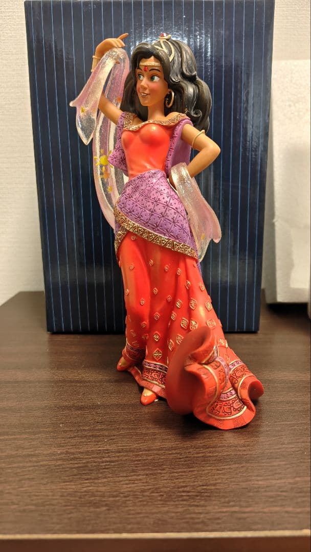 エスメラルダ　フィギュア　エネスコ