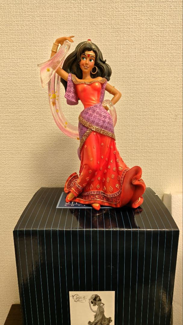 エスメラルダ　フィギュア　エネスコ