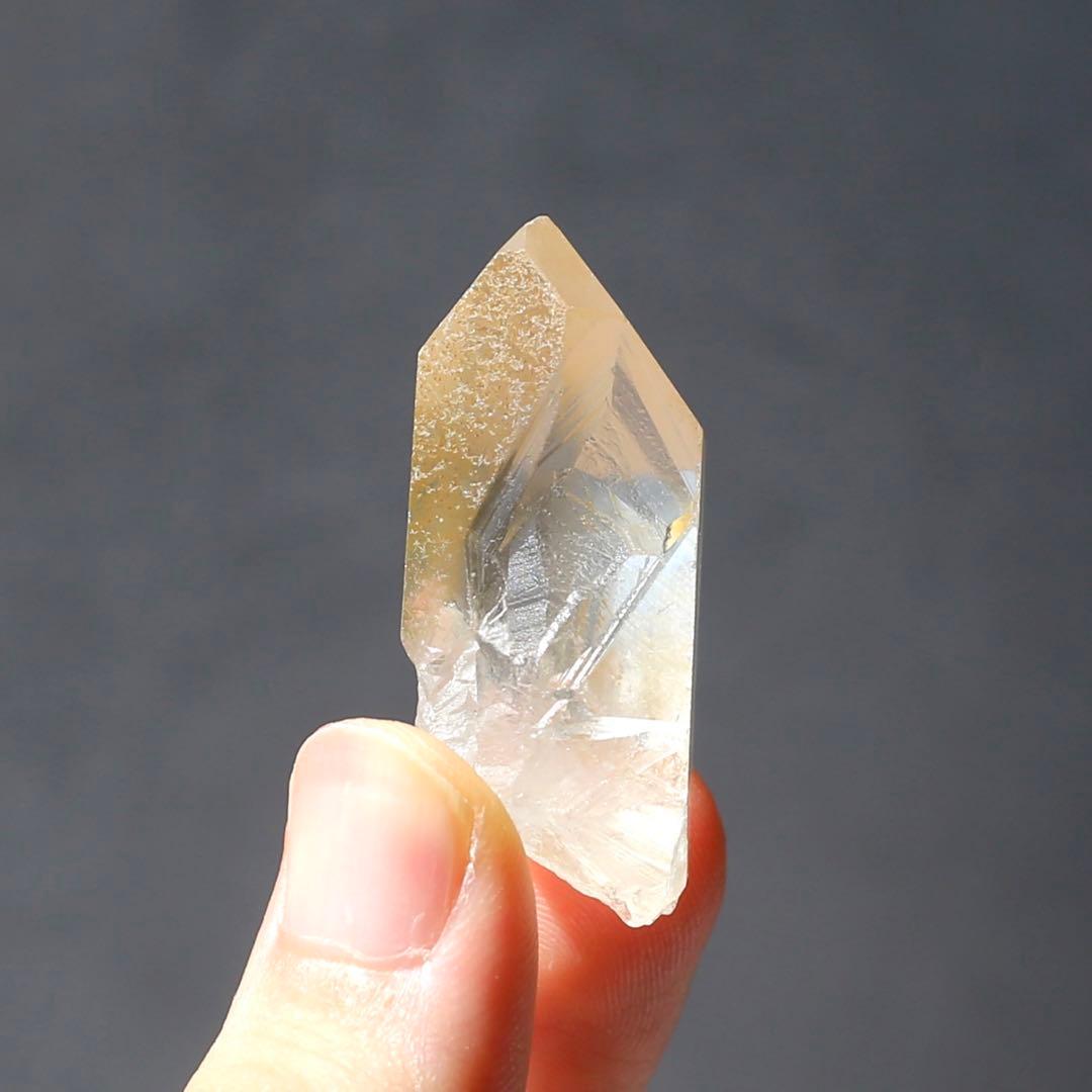 希少！貫入水晶 ゴールデンヒーラー クォーツ 原石 水晶 鉱物 希少石 天然石