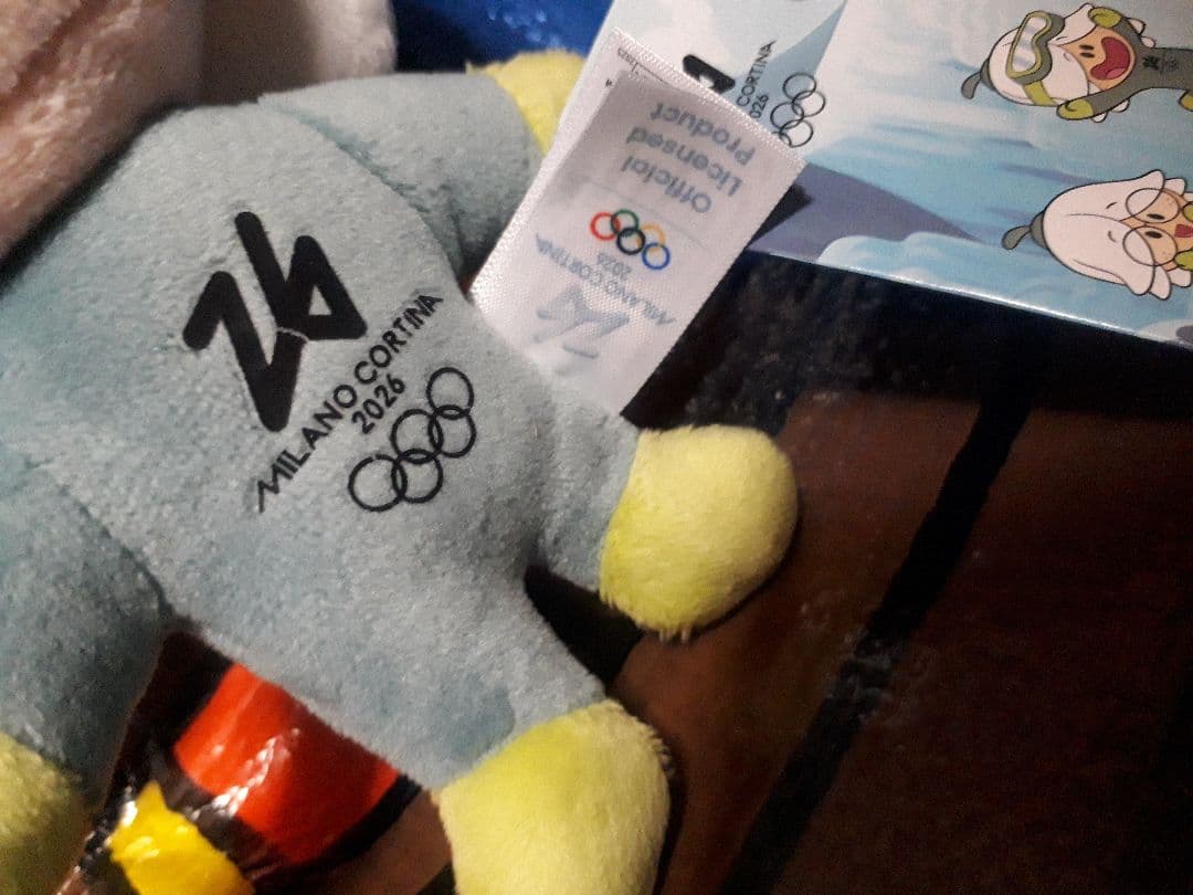 ミラノ・コルティナ 2026 オリンピック　　　フロー　　ぬいぐるみ