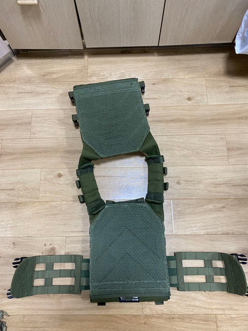 実物Warrior Assault プレートキャリア オリーブドラブ　ポーチ付属