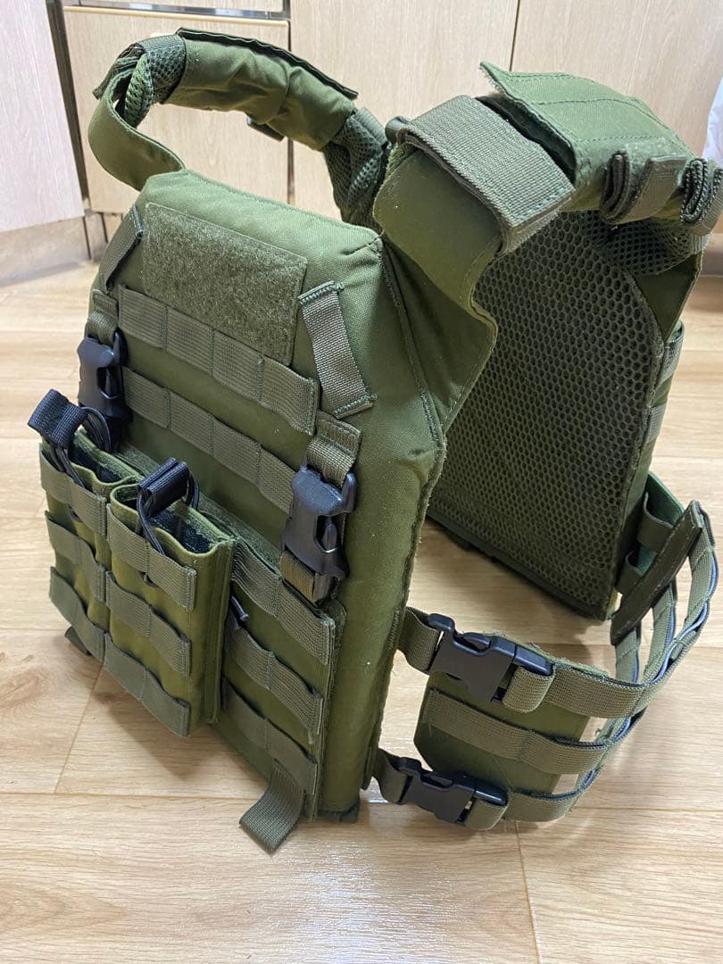 実物Warrior Assault プレートキャリア オリーブドラブ　ポーチ付属