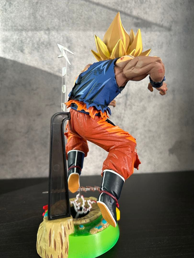 ドラゴンボール　孫悟空リペイントフィギュア　崩壊ナメック星ジオラマ台座付き