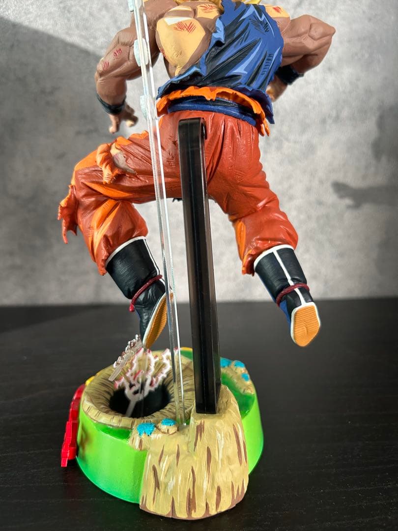 ドラゴンボール　孫悟空リペイントフィギュア　崩壊ナメック星ジオラマ台座付き