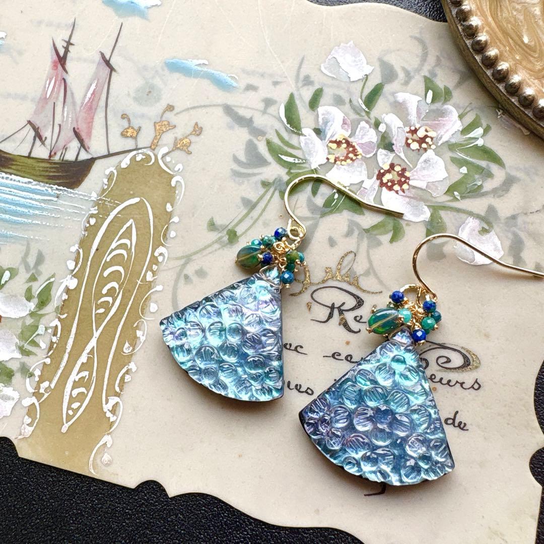 《1点限定》ブラックオニキスファンシェイプ小花カービング＊ピアスorイヤリング