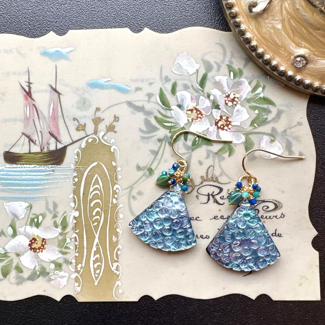 《1点限定》ブラックオニキスファンシェイプ小花カービング＊ピアスorイヤリング