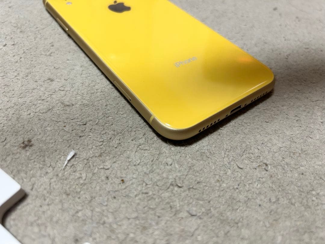Apple iPhone XR 64GB 本体