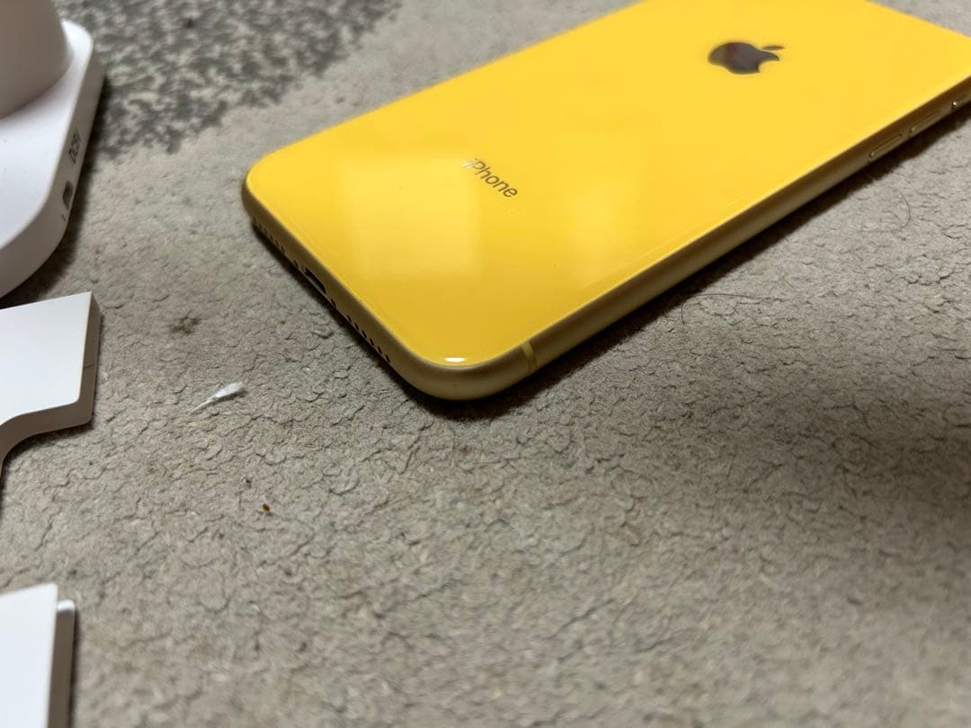 Apple iPhone XR 64GB 本体