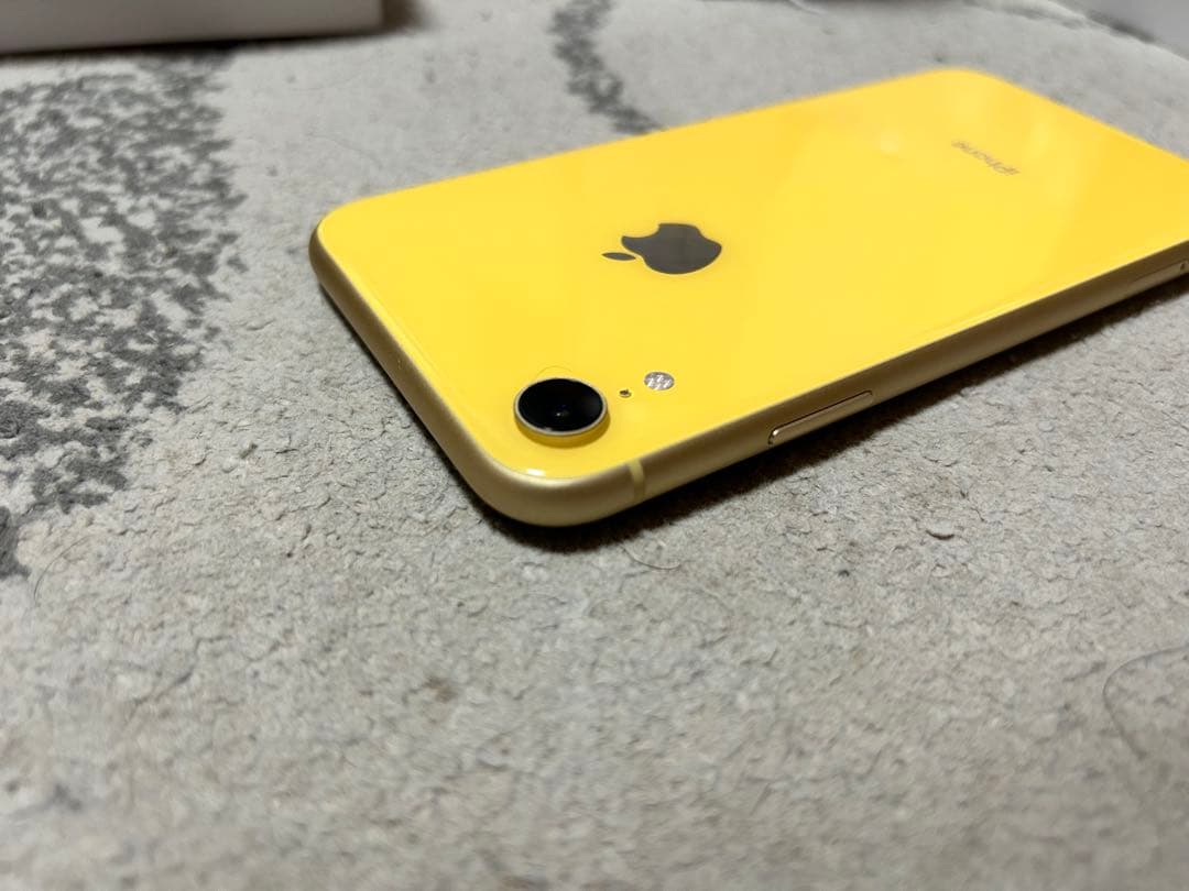 Apple iPhone XR 64GB 本体