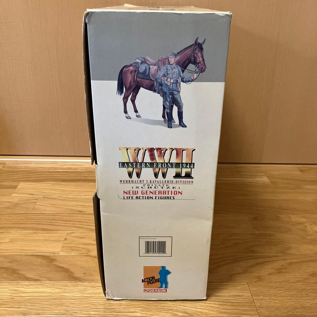 DRAGON社製　軍馬、ドイツ兵士フィギュア　装備品の3点セット　 新品、未開封