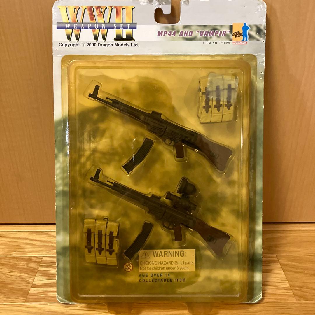 DRAGON社製　軍馬、ドイツ兵士フィギュア　装備品の3点セット　 新品、未開封