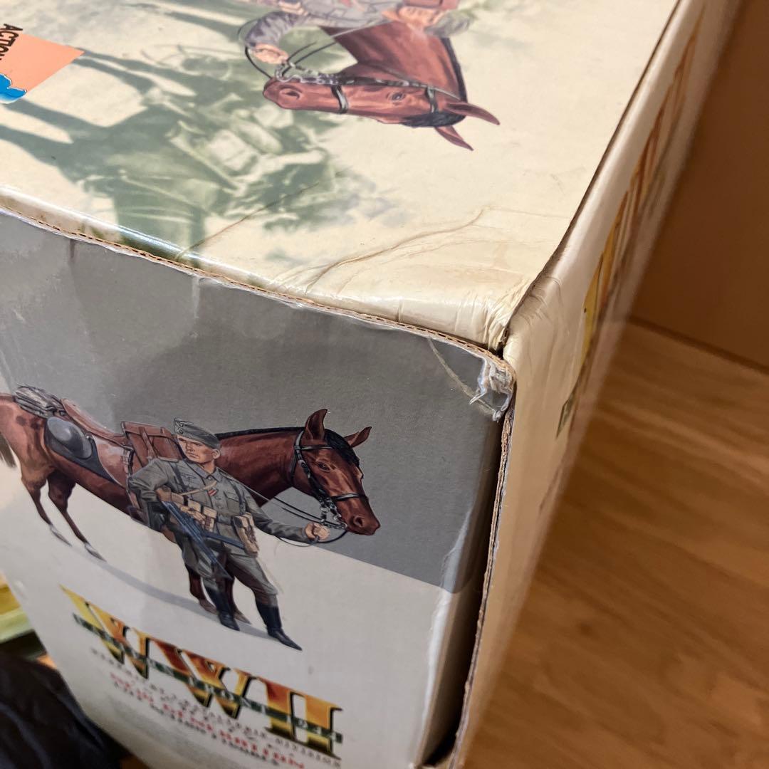 DRAGON社製　軍馬、ドイツ兵士フィギュア　装備品の3点セット　 新品、未開封