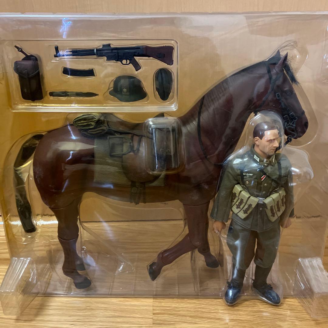 DRAGON社製　軍馬、ドイツ兵士フィギュア　装備品の3点セット　 新品、未開封