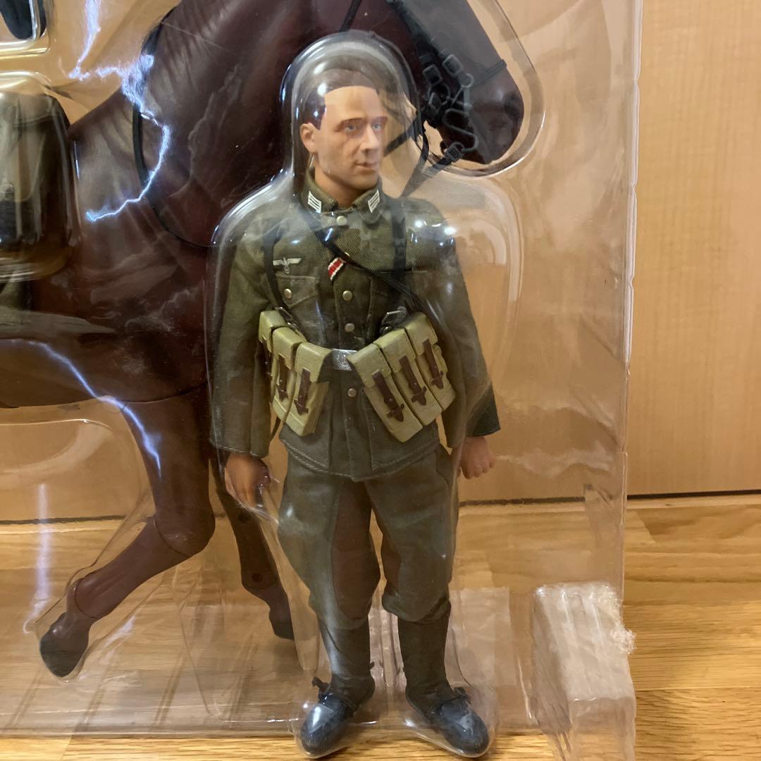 DRAGON社製　軍馬、ドイツ兵士フィギュア　装備品の3点セット　 新品、未開封