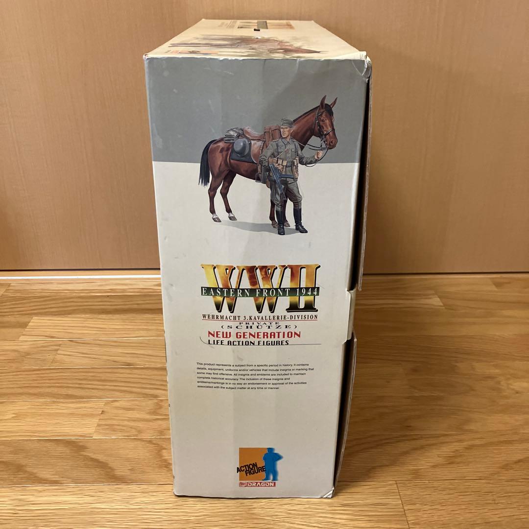 DRAGON社製　軍馬、ドイツ兵士フィギュア　装備品の3点セット　 新品、未開封