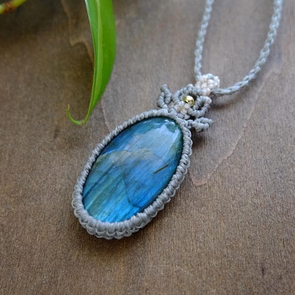 ラブラドライト 良質天然石 マクラメ編みペンダントネックレス 3195