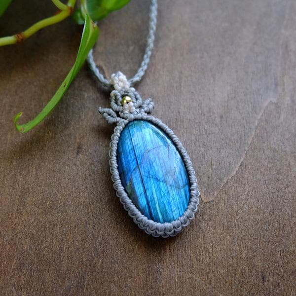 ラブラドライト 良質天然石 マクラメ編みペンダントネックレス 3195