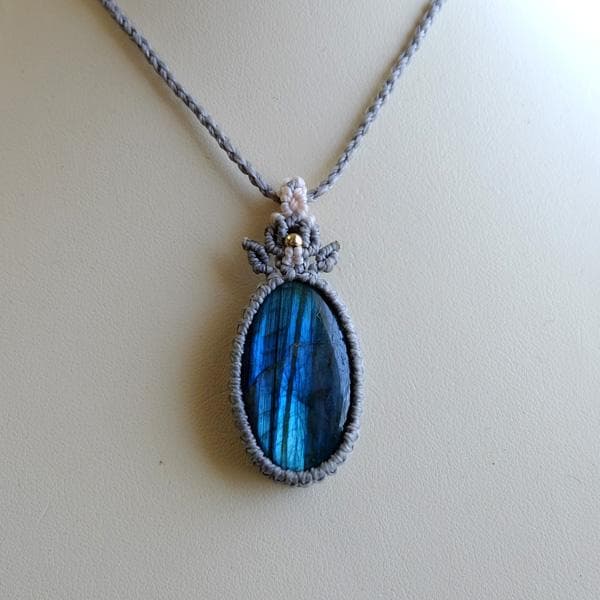 ラブラドライト 良質天然石 マクラメ編みペンダントネックレス 3195