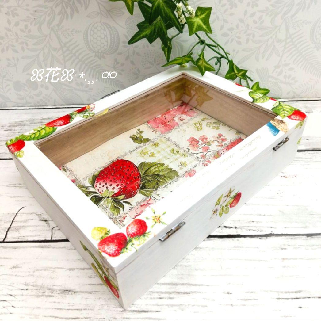 デコパージュꔛ‬ꕤ アクセサリーBOX♡小物入れ♡インテリア雑貨♡苺♡リメイク