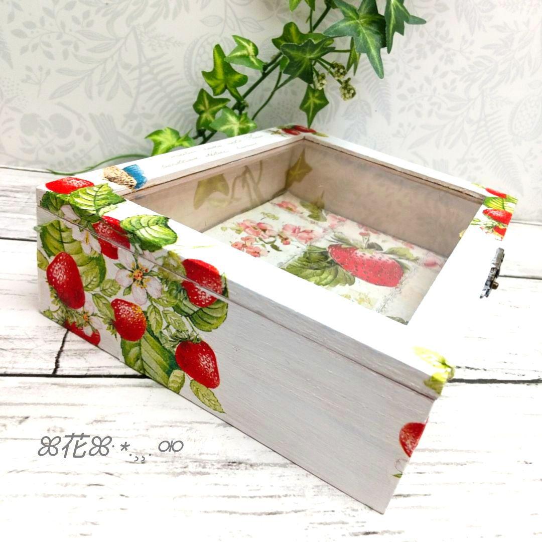 デコパージュꔛ‬ꕤ アクセサリーBOX♡小物入れ♡インテリア雑貨♡苺♡リメイク