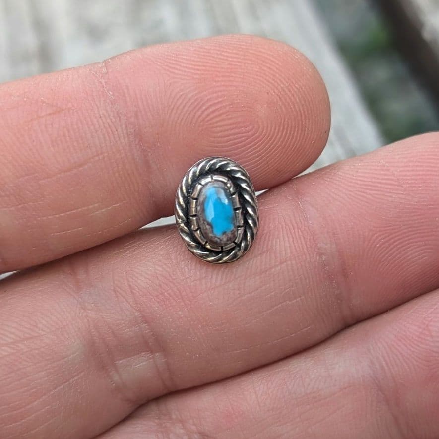 ハンドメイドのターコイズピアス　bisbee　 インディアンジュエリー風　片耳用