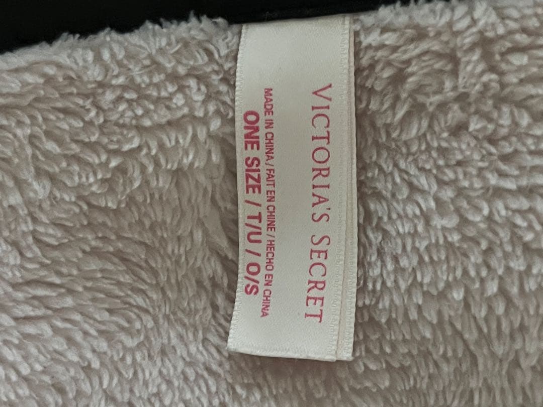 ヴィクトリアシークレット　　　美品 シグネチャー柄　　　　　　　大判ブランケット