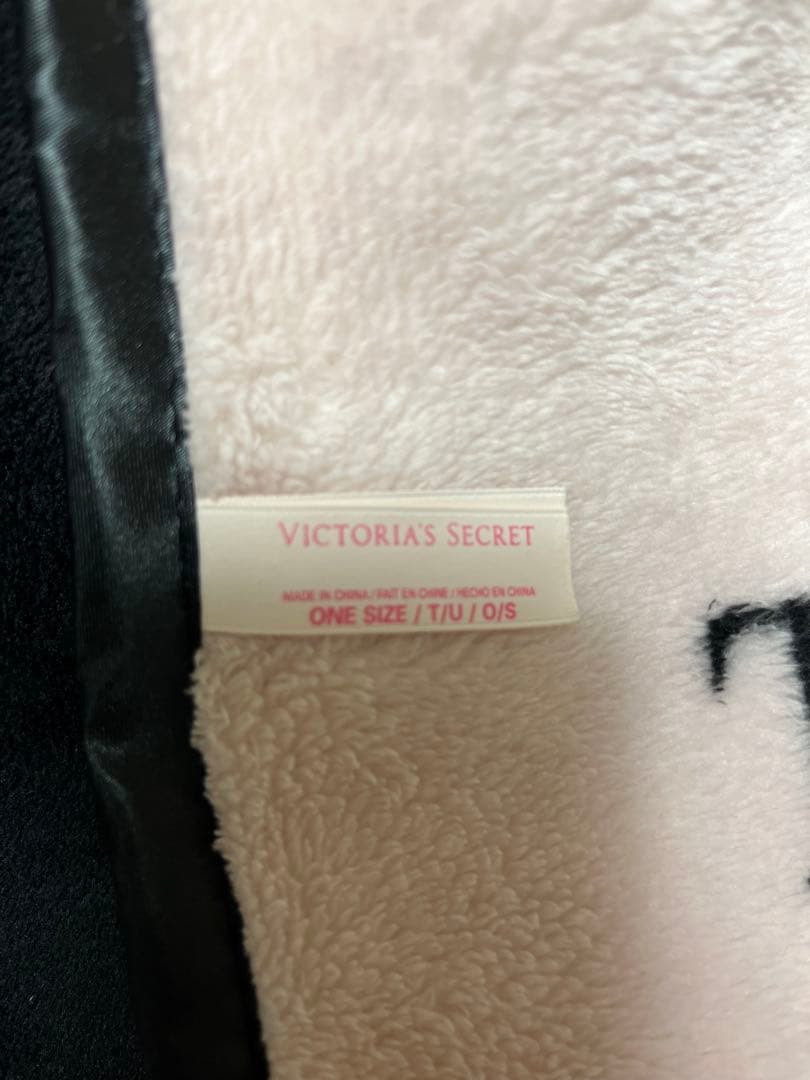 ヴィクトリアシークレット　　　美品 シグネチャー柄　　　　　　　大判ブランケット