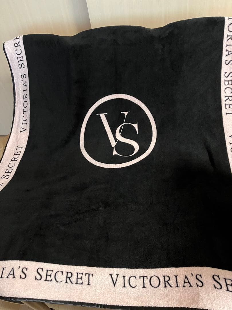 ヴィクトリアシークレット　　　美品 シグネチャー柄　　　　　　　大判ブランケット