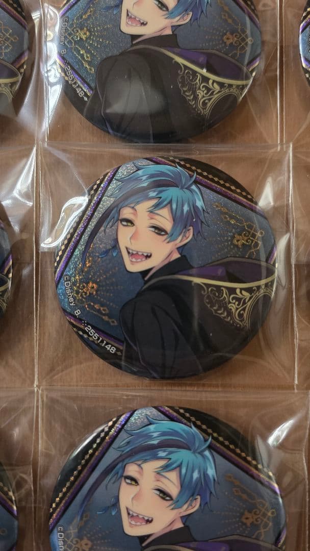 ツイステ　フロイド　カプセル缶バッジ