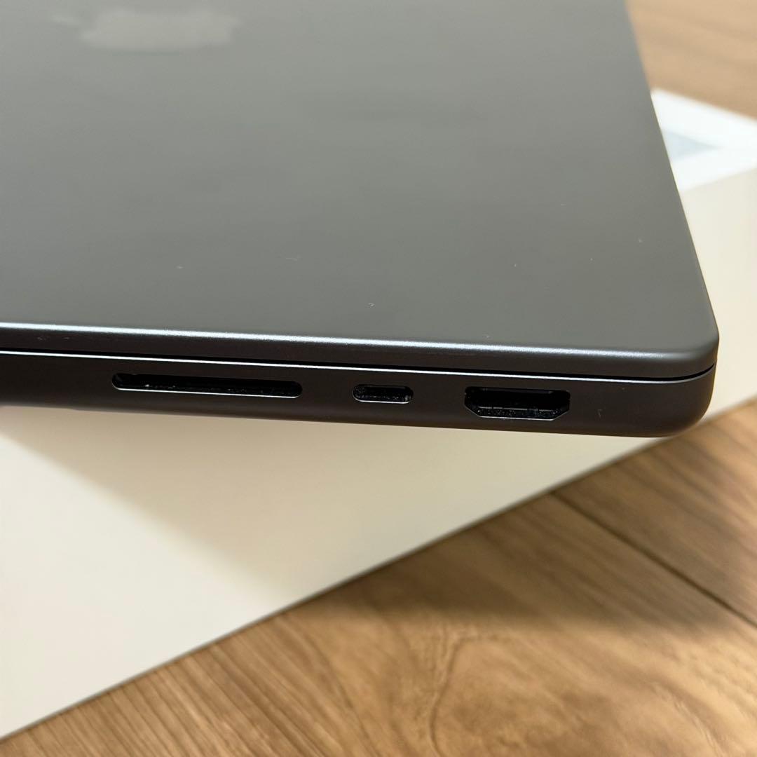 MacBook Pro 14インチ M4 16GB 1TB スペースブラック
