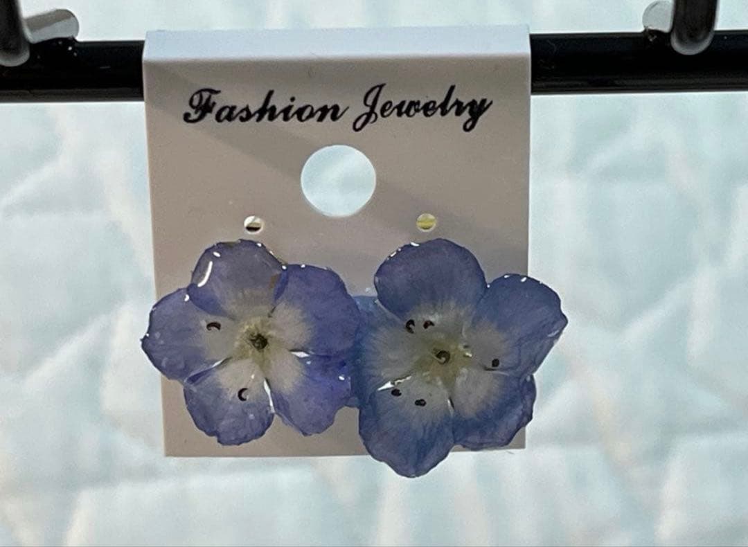 ②小　ネモフィラ　ハンドメイドステンレス製　ポストピアス　ドライフラワー　レジン