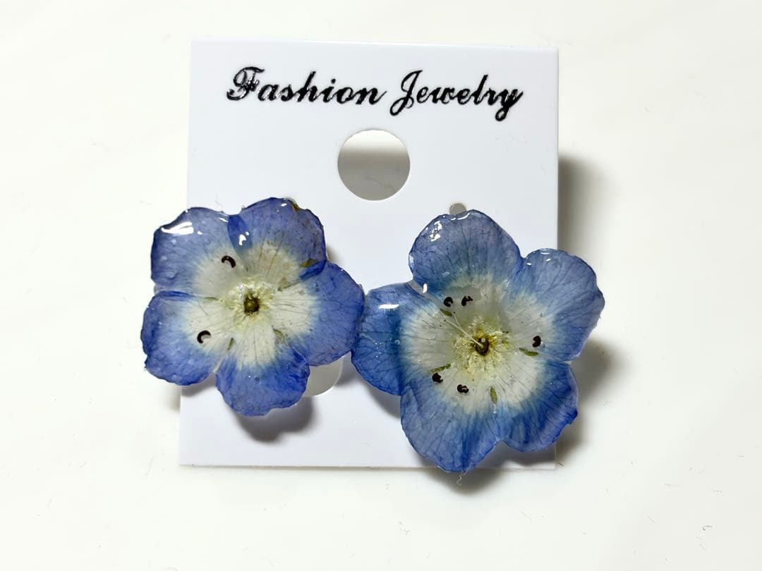 ②小　ネモフィラ　ハンドメイドステンレス製　ポストピアス　ドライフラワー　レジン