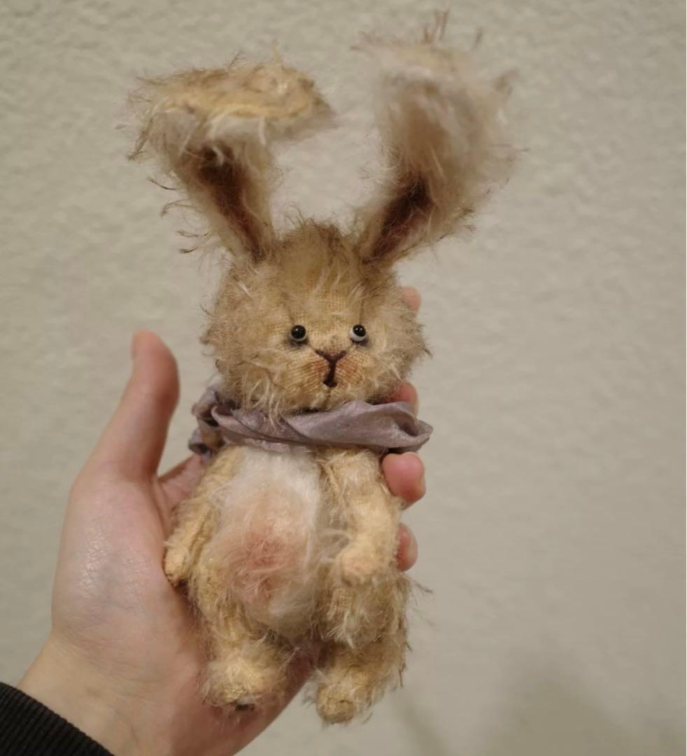 好奇心旺盛なうさぎちゃん アーティストベア 海外作家様 ハンドメイド