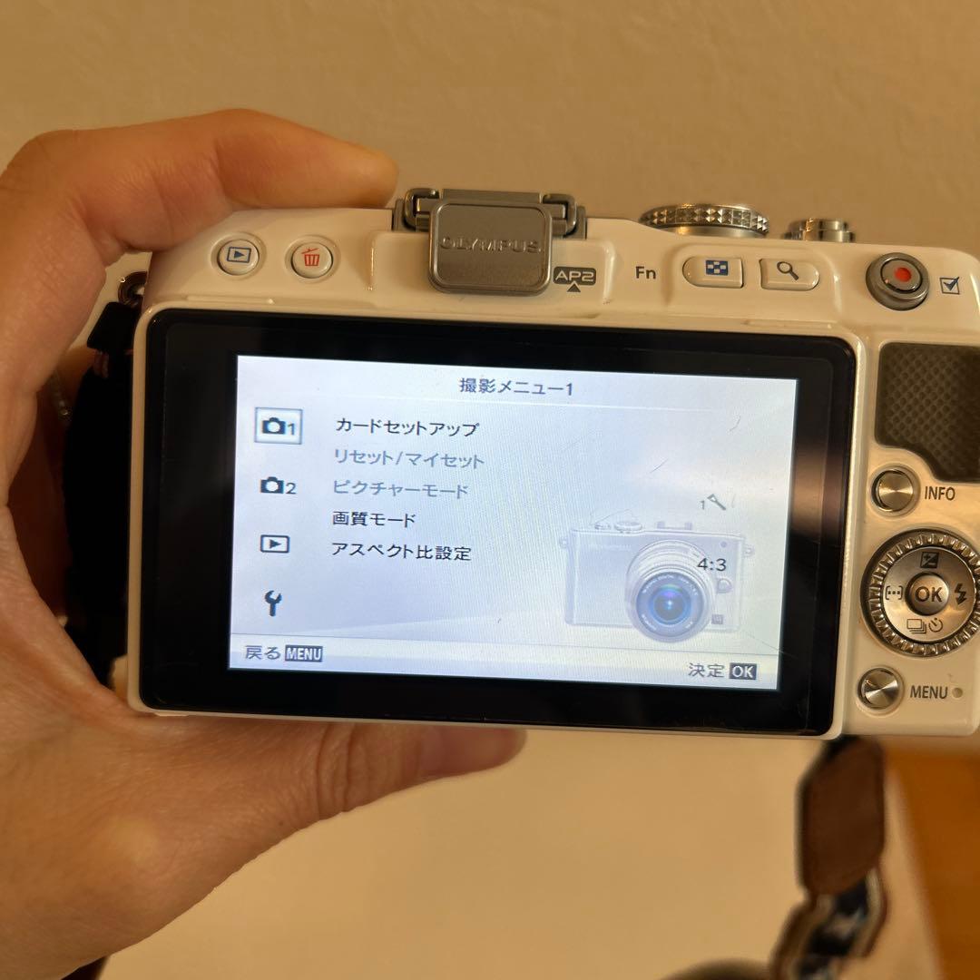 OLYMPUS E-PL3 ホワイト デジタル一眼レフ　レンズ2個付き