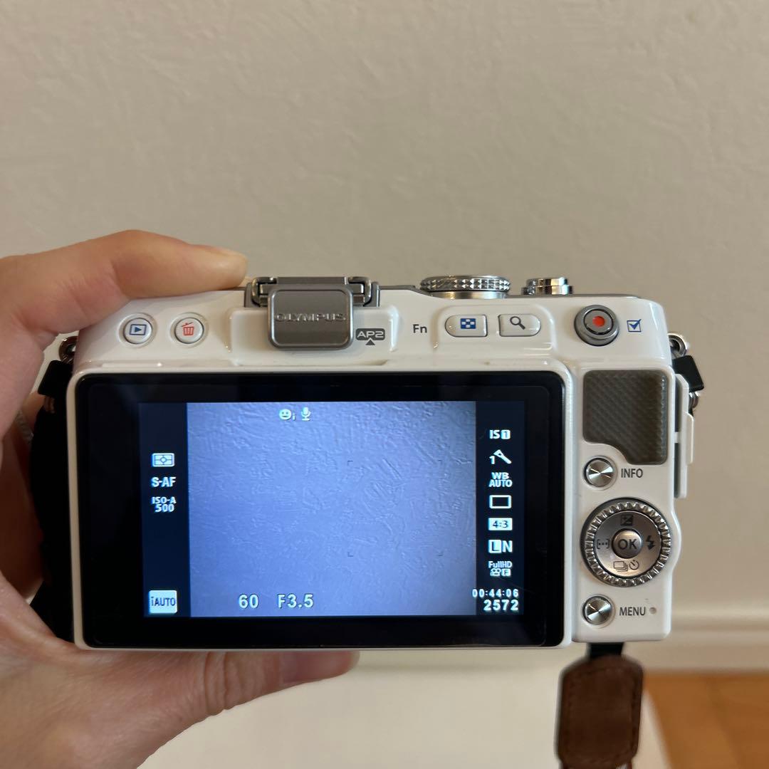 OLYMPUS E-PL3 ホワイト デジタル一眼レフ　レンズ2個付き