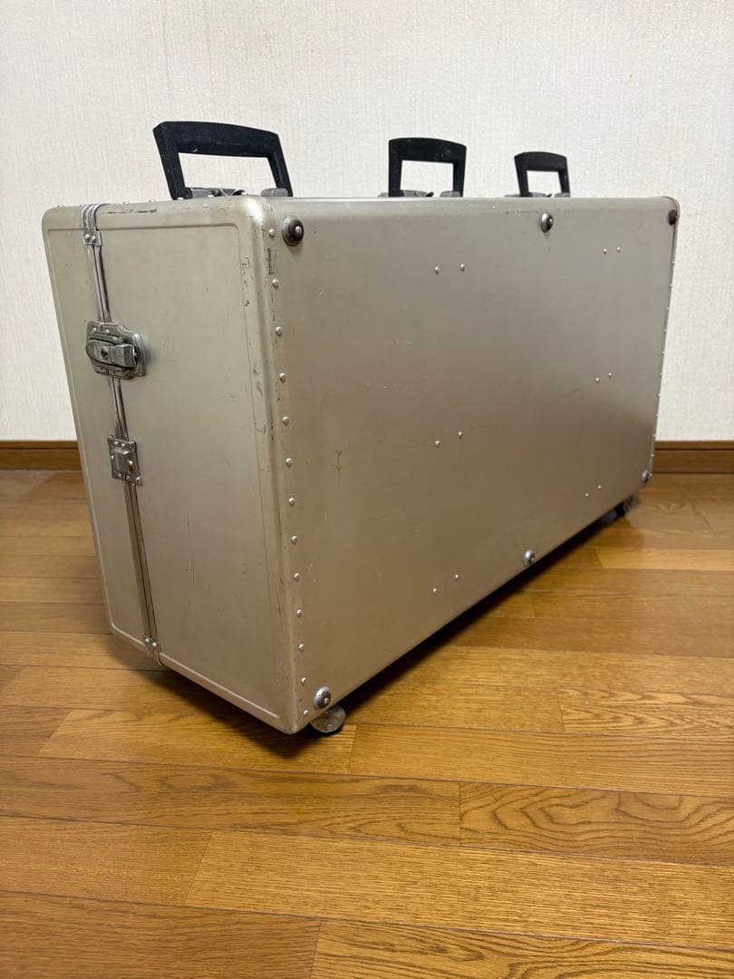 トランク コンテナ 大型で便利なキャスター付き
