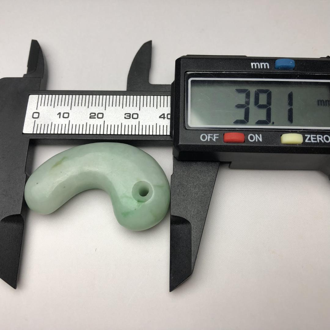 翡翠 勾玉 糸魚川翡翠｜光を宿す守護石・お守りに　共箱