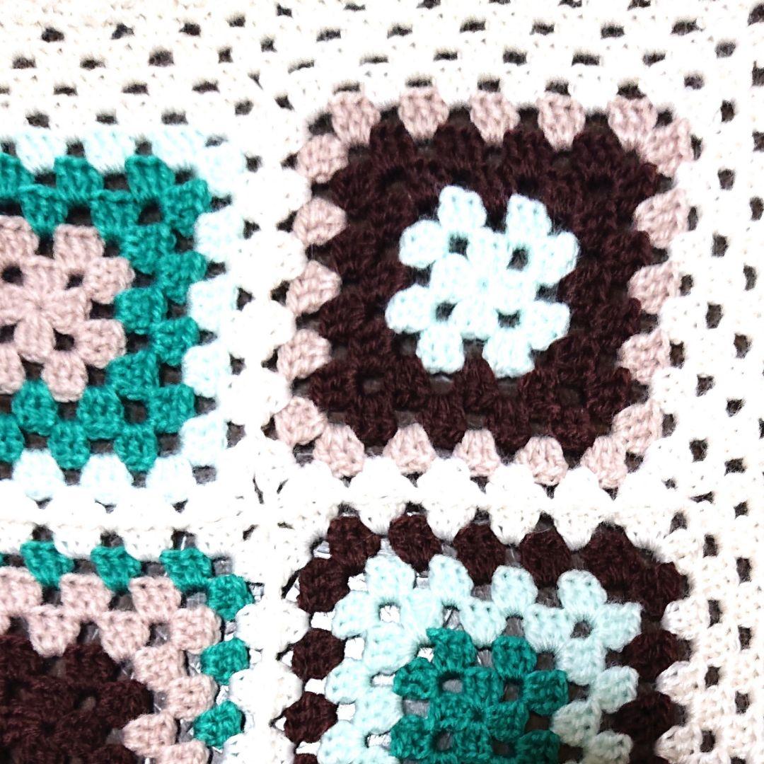 グラニースクエアの手編みブランケット