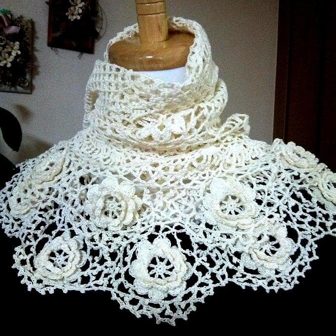 ♡母への贈り物♡新品未使用　レース編み　❧オールド・ローズの三角ストール❧