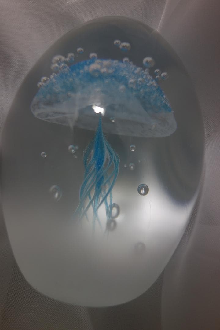 海月（くらげ）オブジェ ワタナベカズオ アーティストのガラスオブジェ クラゲ 青
