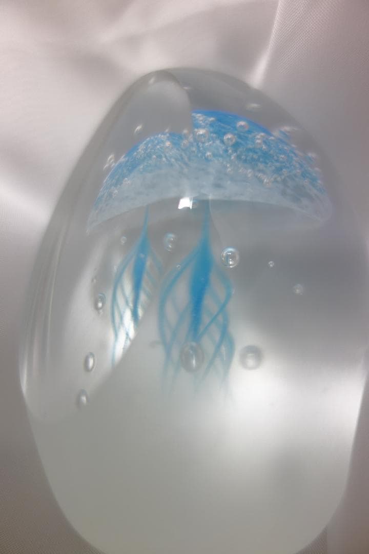 海月（くらげ）オブジェ ワタナベカズオ アーティストのガラスオブジェ クラゲ 青