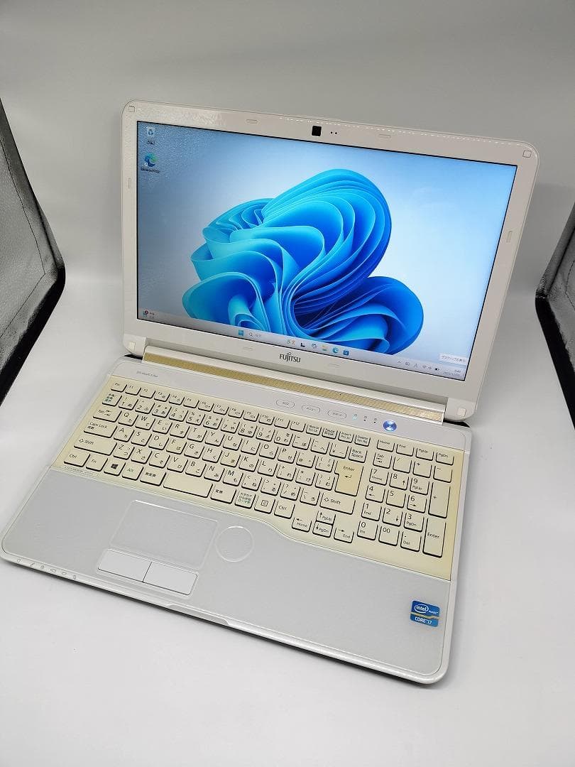 【FUJITSU】爆速 Core i7/新品SSD128GBノートパソコンD10