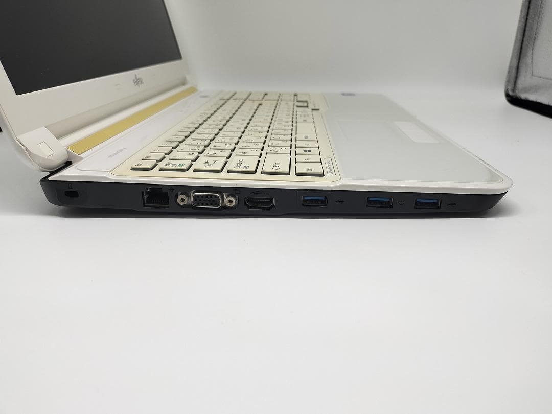 【FUJITSU】爆速 Core i7/新品SSD128GBノートパソコンD10