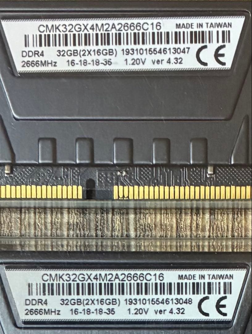 【中古】DDR4-2666 32GB(16GB×2枚) CORSAIR