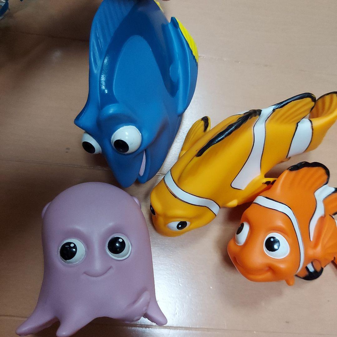 ファインディングニモ　フィギュアバック付き　香港ディズニーランド