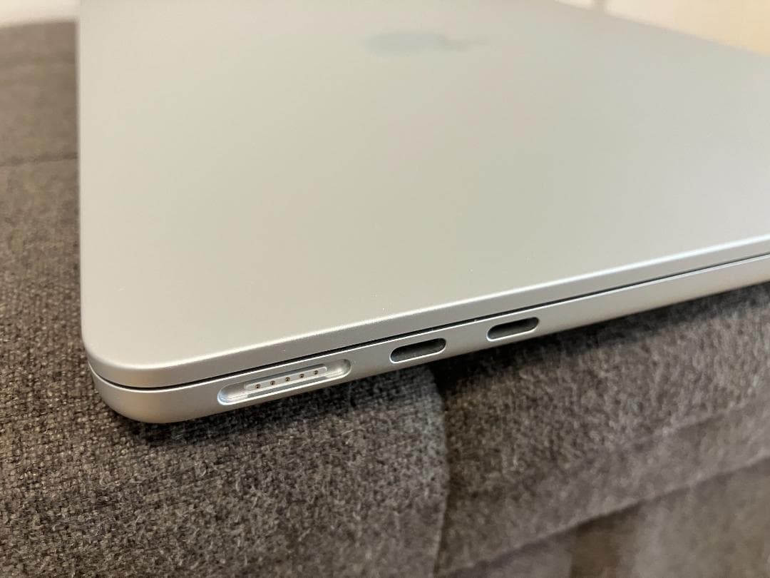 MacBook Air M4 シルバー 13インチ