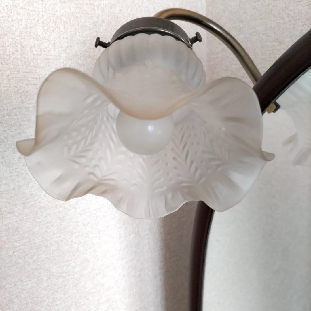 木製ドレッサー・鏡台　シェード付きライト