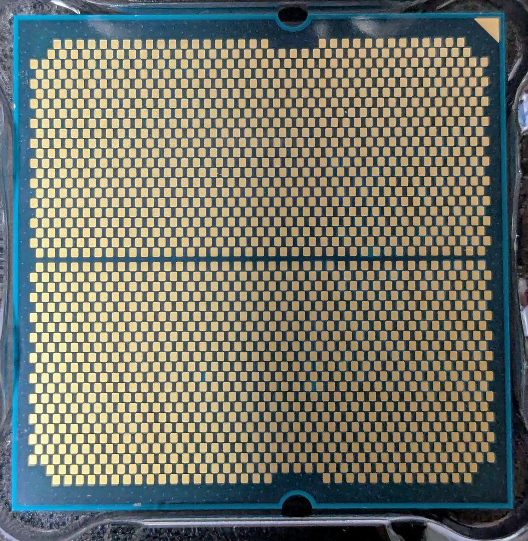 【美品】AMD Ryzen 7 9800X3D CPU