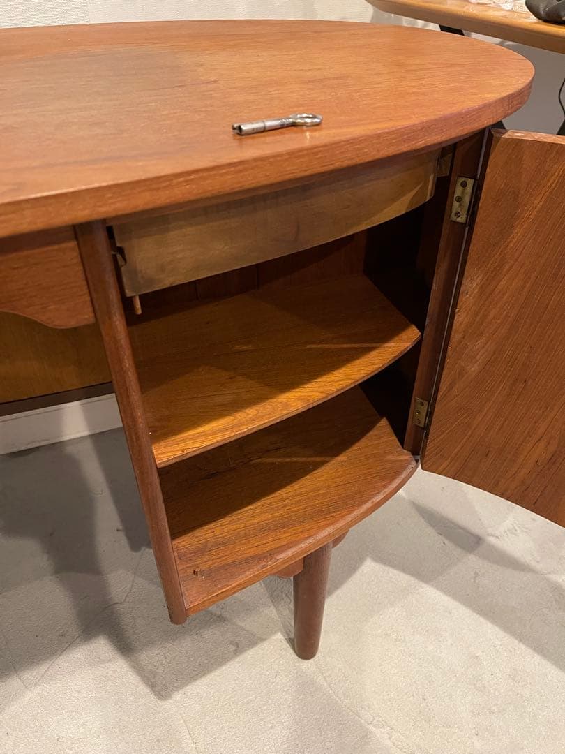 ヴィンテージ　北欧家具　チーク材　キドニーデスク　デンマーク