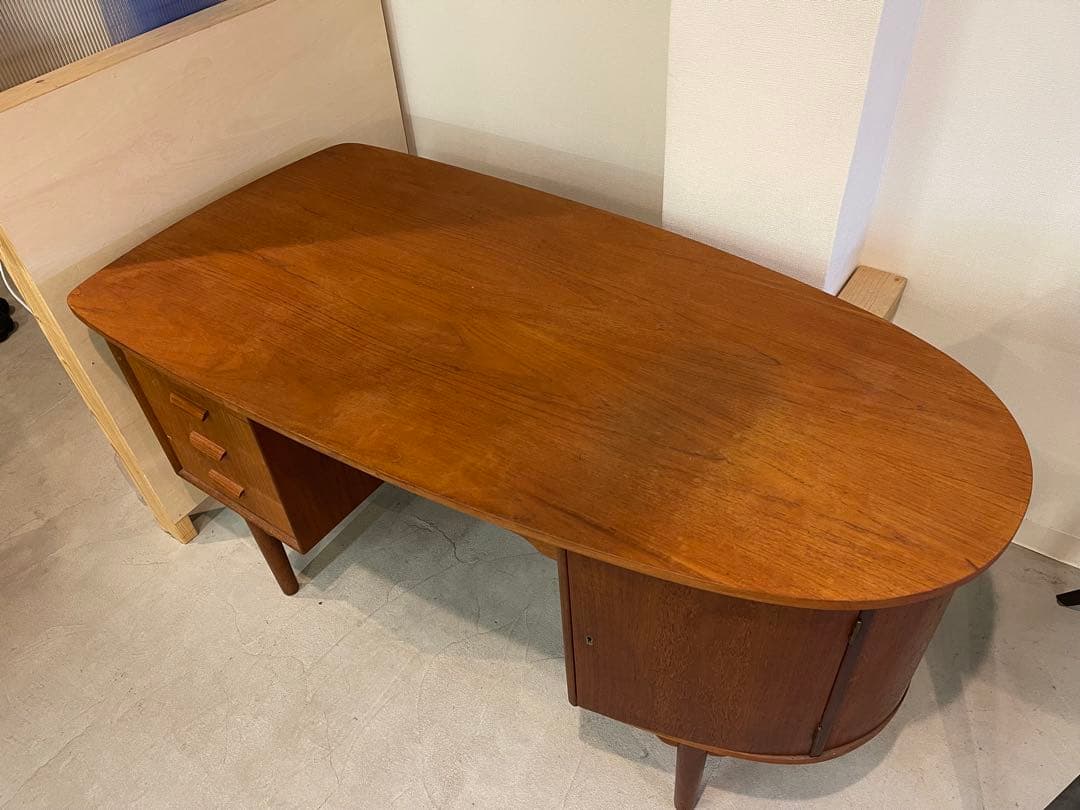 ヴィンテージ　北欧家具　チーク材　キドニーデスク　デンマーク